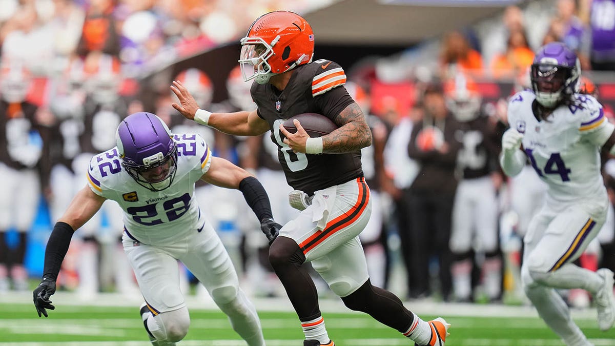 Dillon Gabriel stiff arms competition