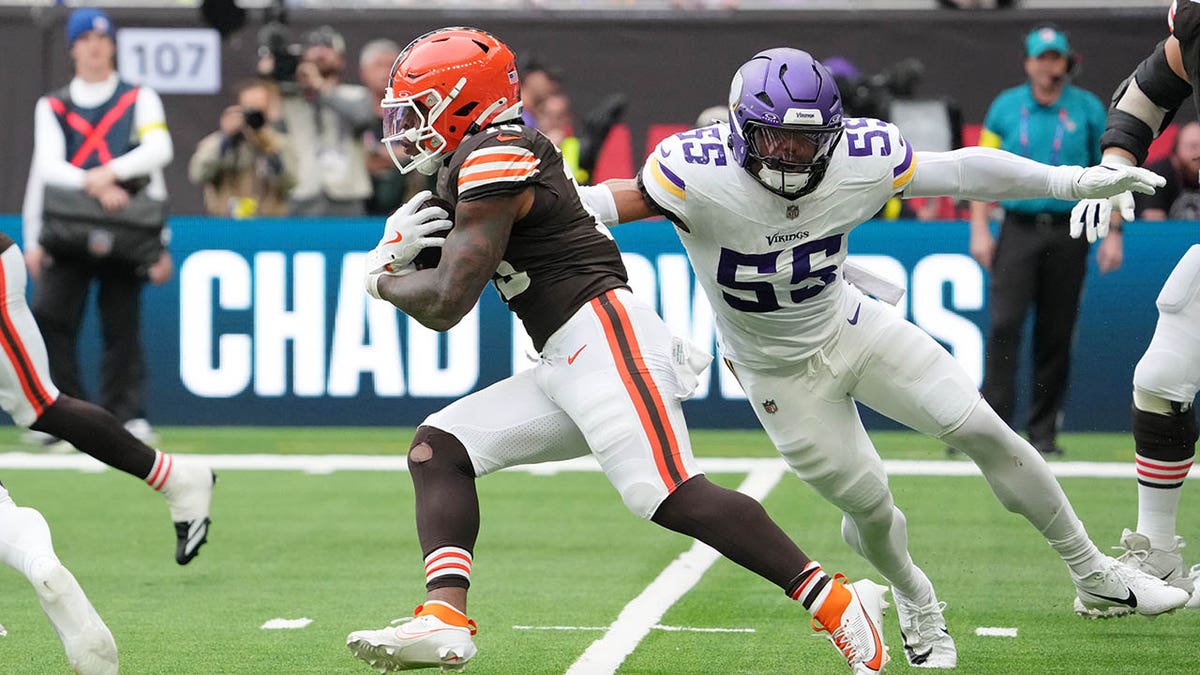 Quinshon Judkins finds a hole