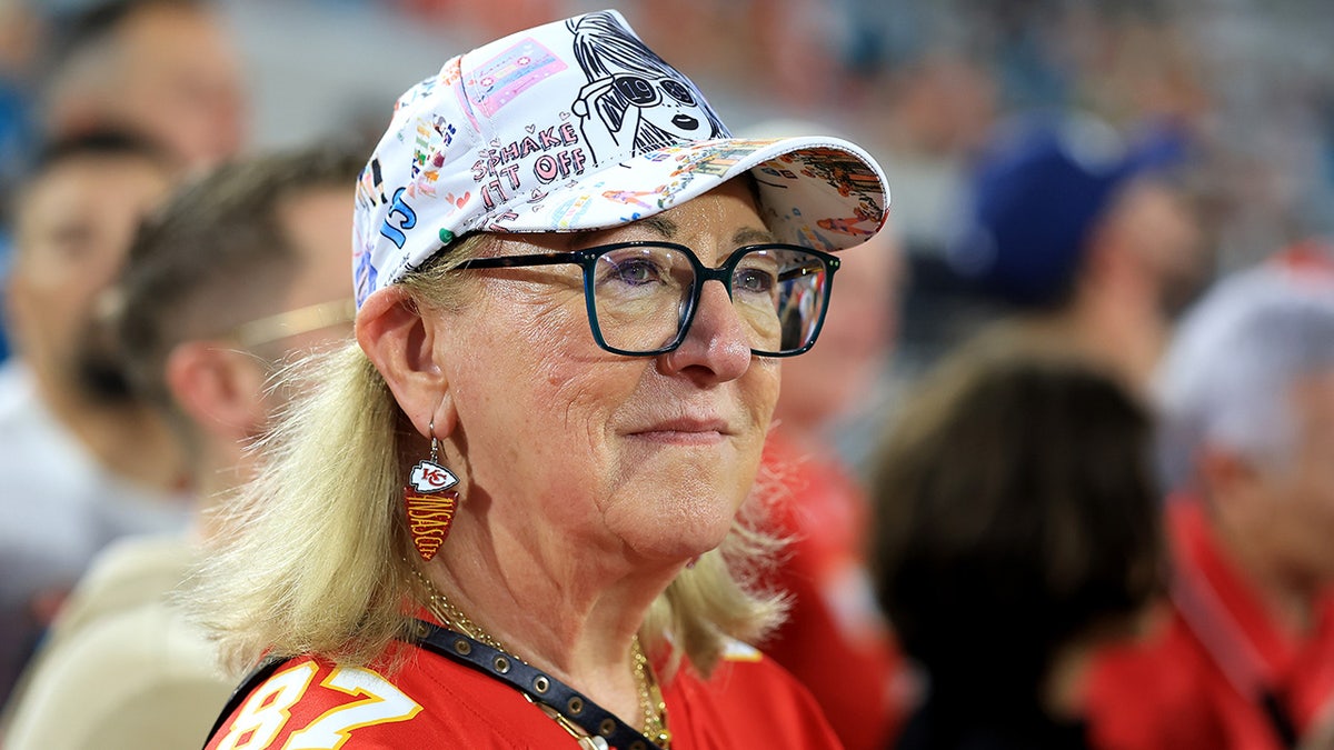 Travis Kelce's mom wears Taylor Swift-themed hat during Chiefs' game against Jaguars
