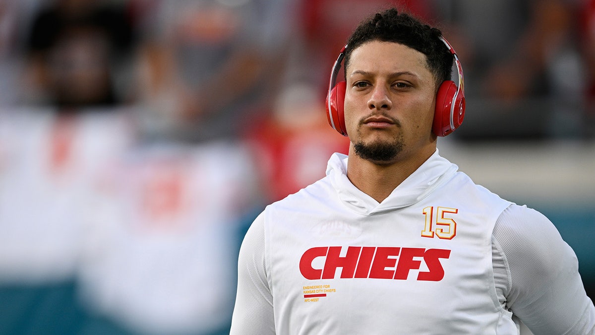 Patrick Mahomes warms up before the game