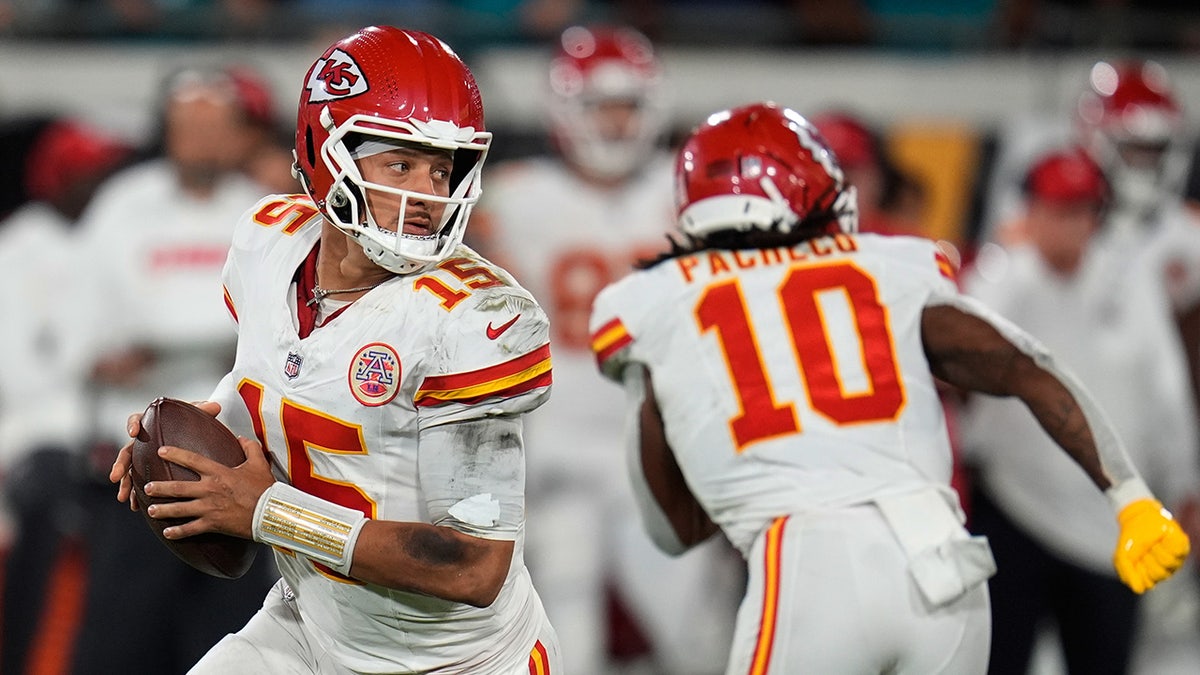 Patrick Mahomes makes a play