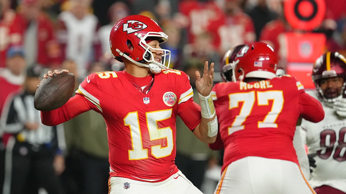 Patrick Mahomes encontra seu receptor