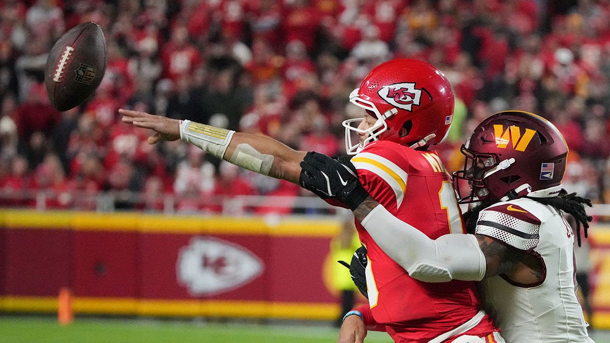 Frankie Luvu gets to Patrick Mahomes