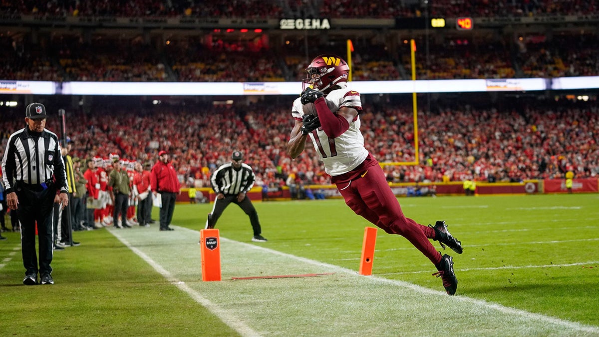 Terry McLaurin faz uma recepção sensacional para touchdown