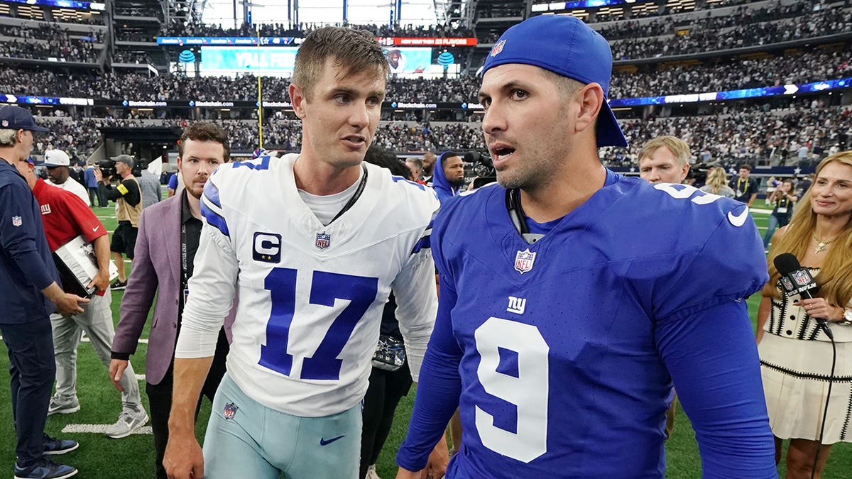 Brandon Aubrey berbicara dengan Graham Gano