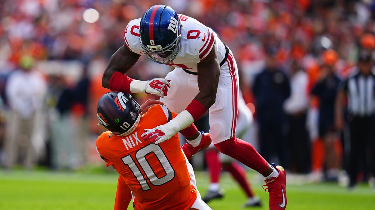 Brian Burns sacks Bo Nix
