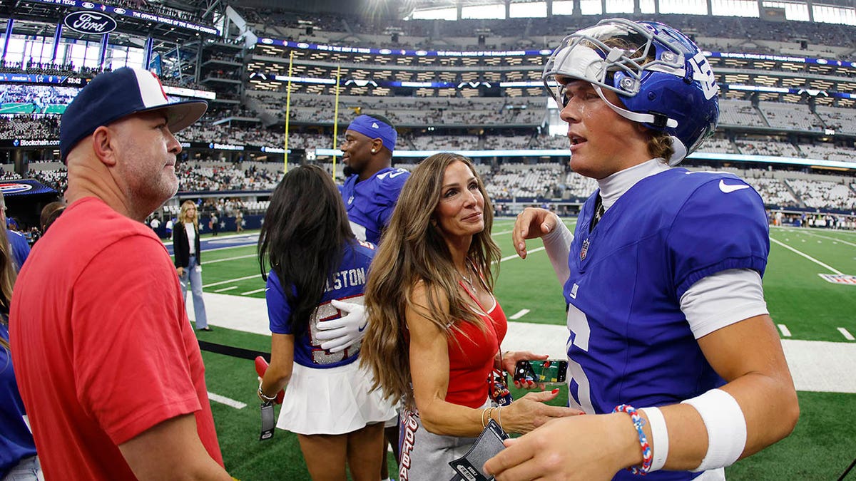 Jaxson Dart's mom draws spotlight during Giants' game against Saints