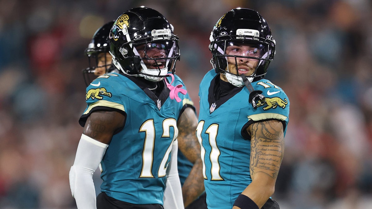 Travis Hunter and Parker Washington chat