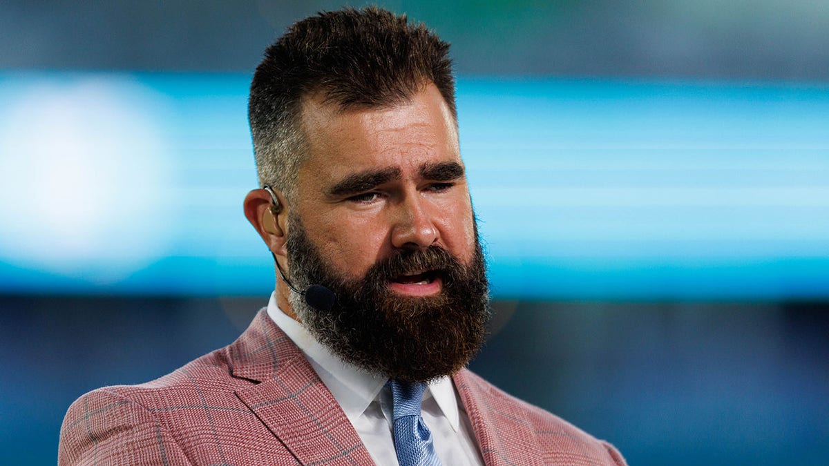 Jason Kelce menyebut permainan itu di ESPN