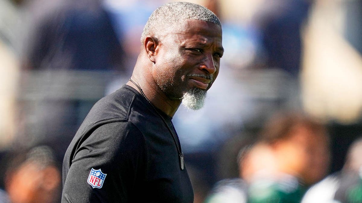 Jets' uninspiring play against Cowboys draws backlash from fans