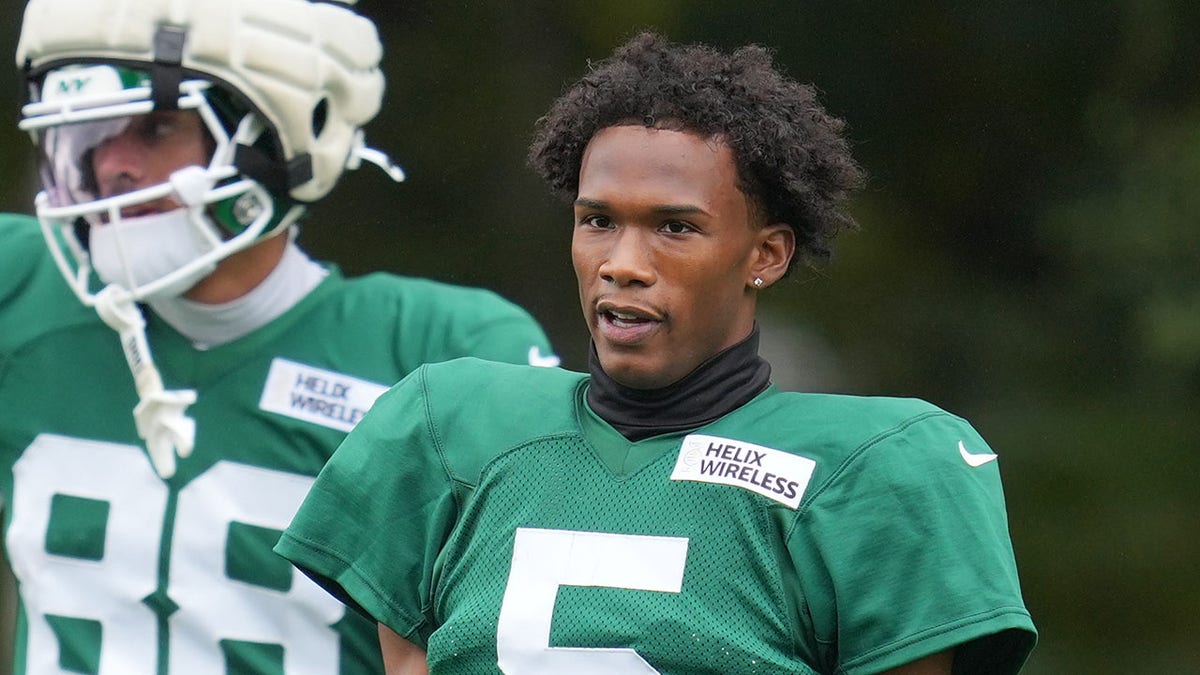 Garrett Wilson at practice