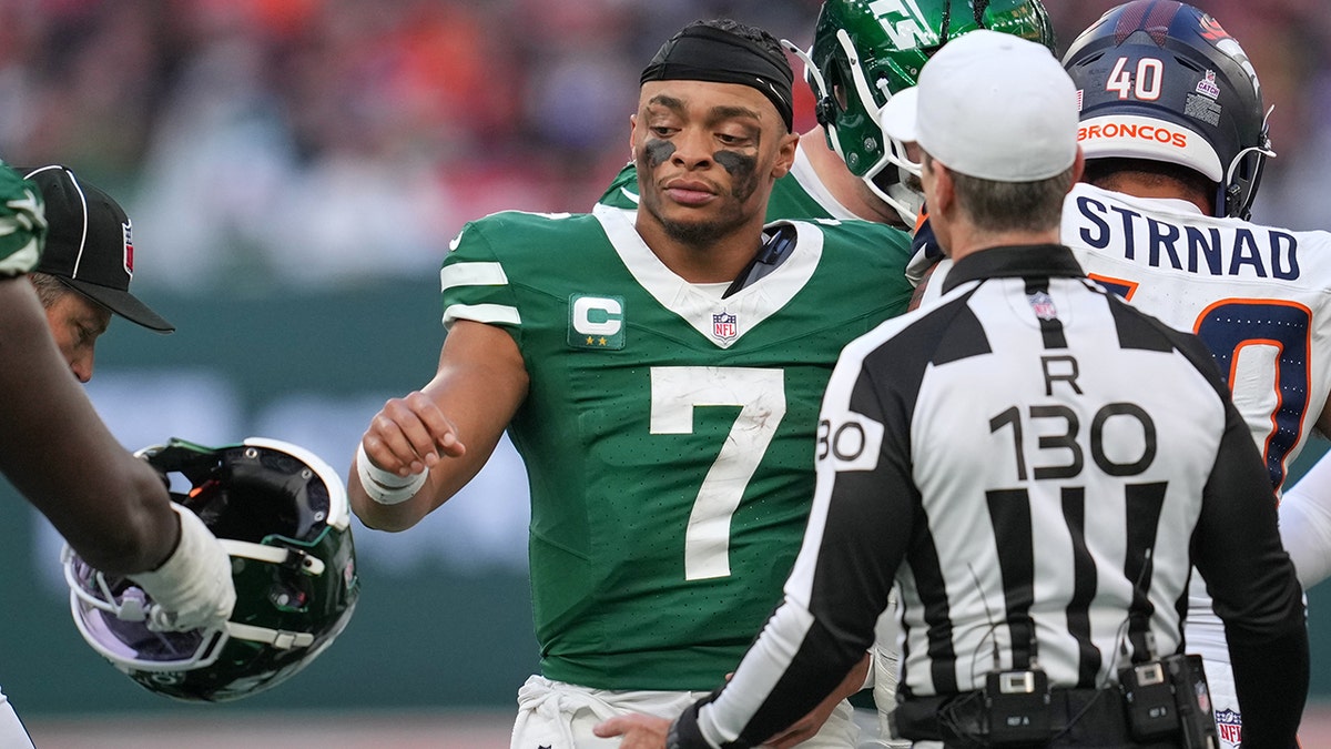 Justin Fields gets his helmet back