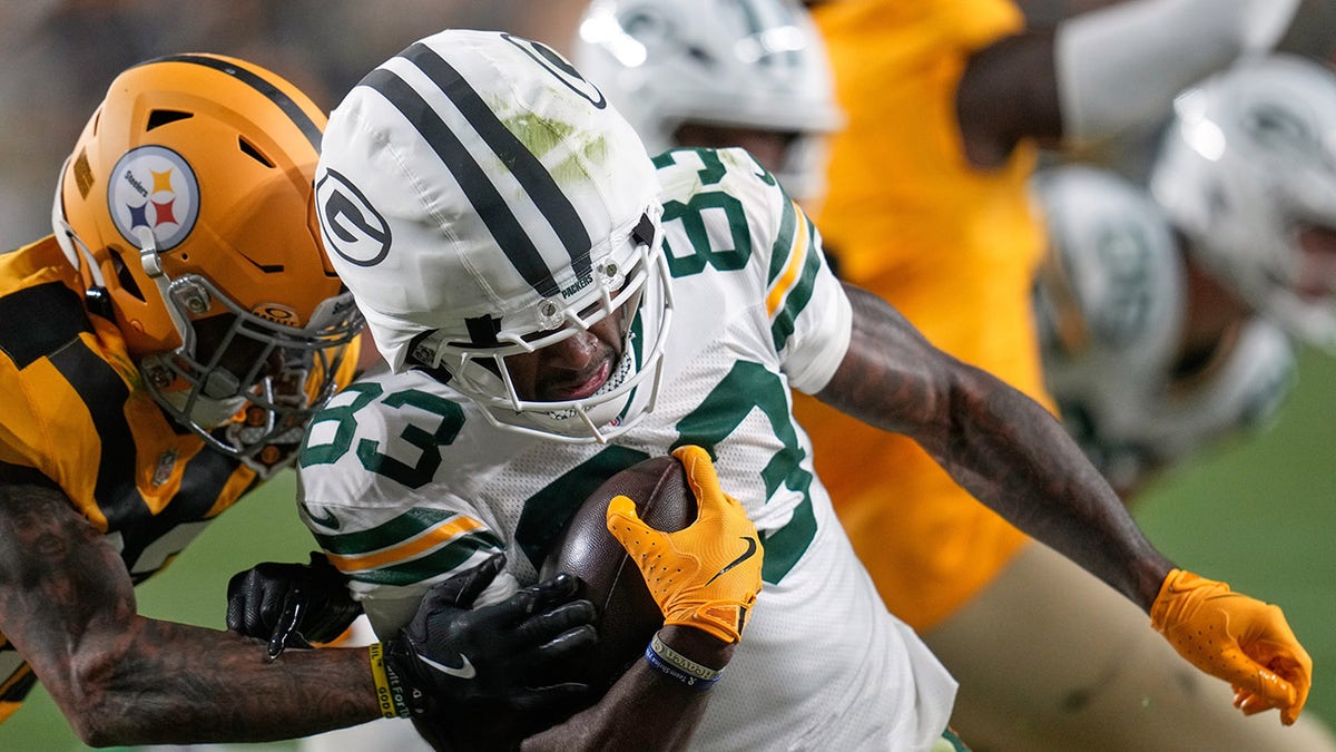 Savion Williams menangkap umpan TD
