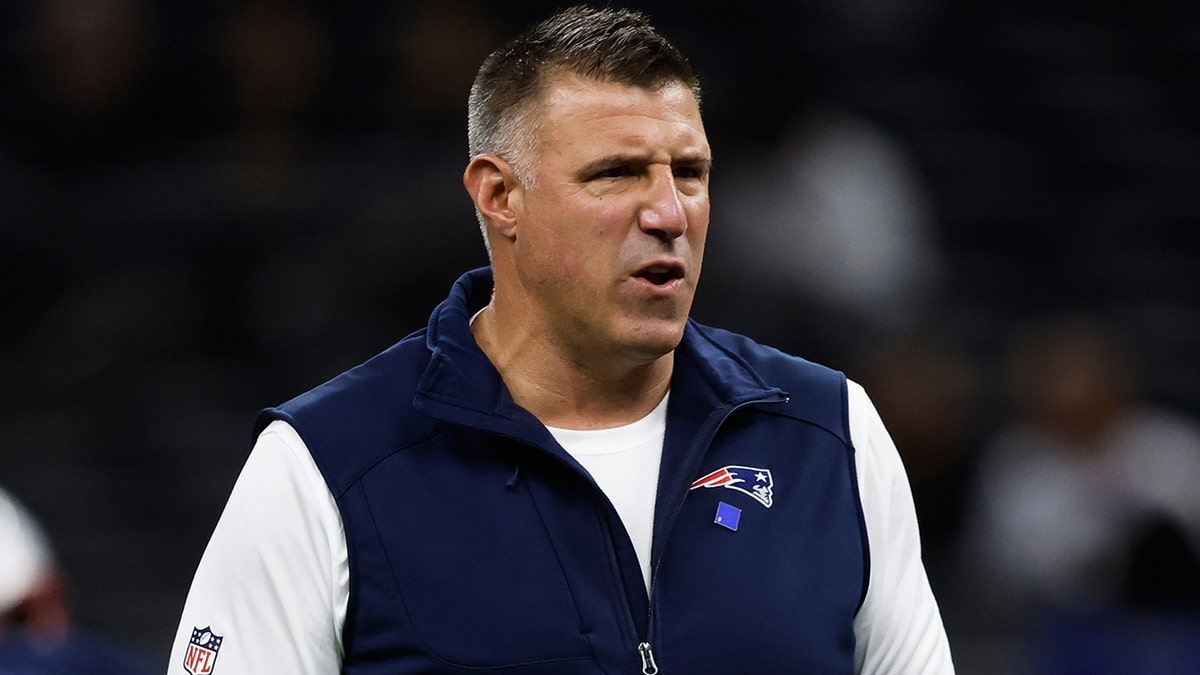 Patriots' Mike Vrabel chides NFL officials after penalty-filled win over Saints  at george magazine