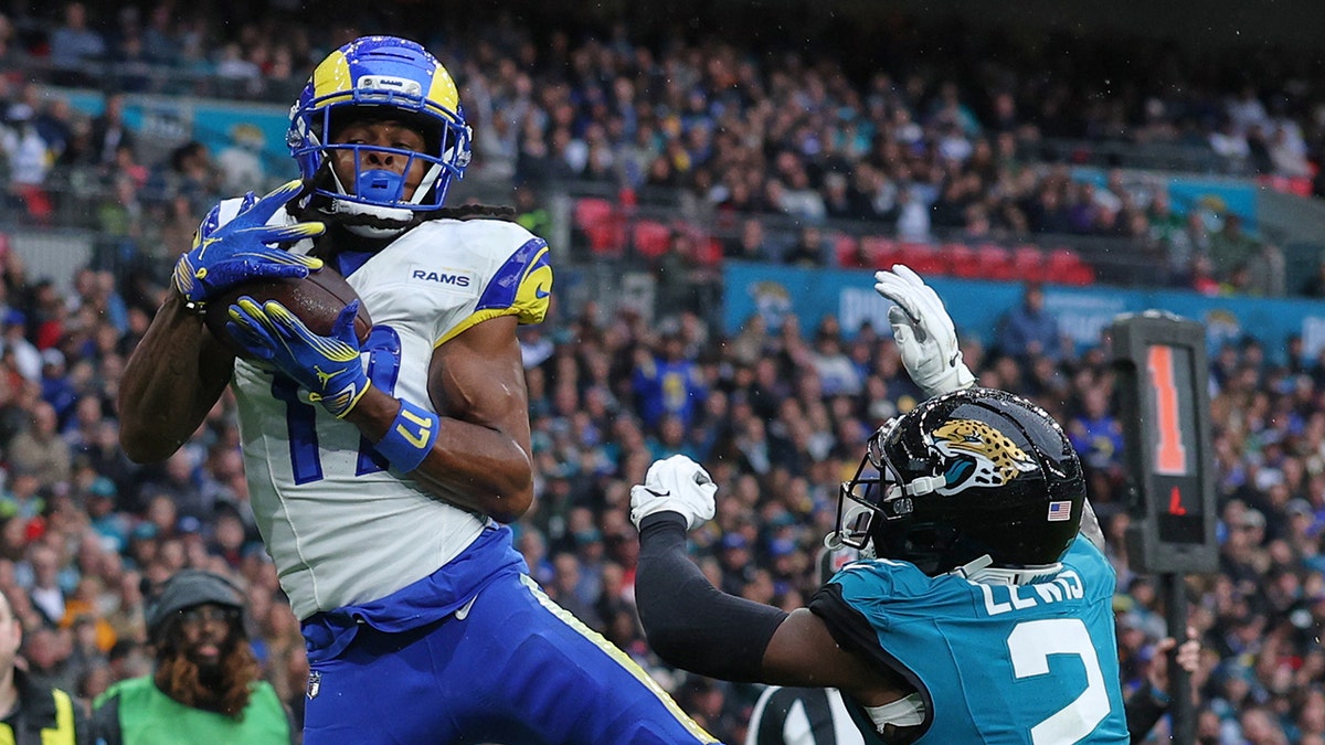 Davante Adams marca um TD