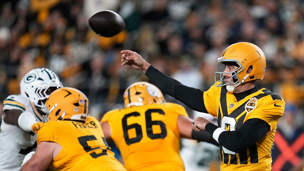 Aaron Rodgers memberikan assist melawan Packers