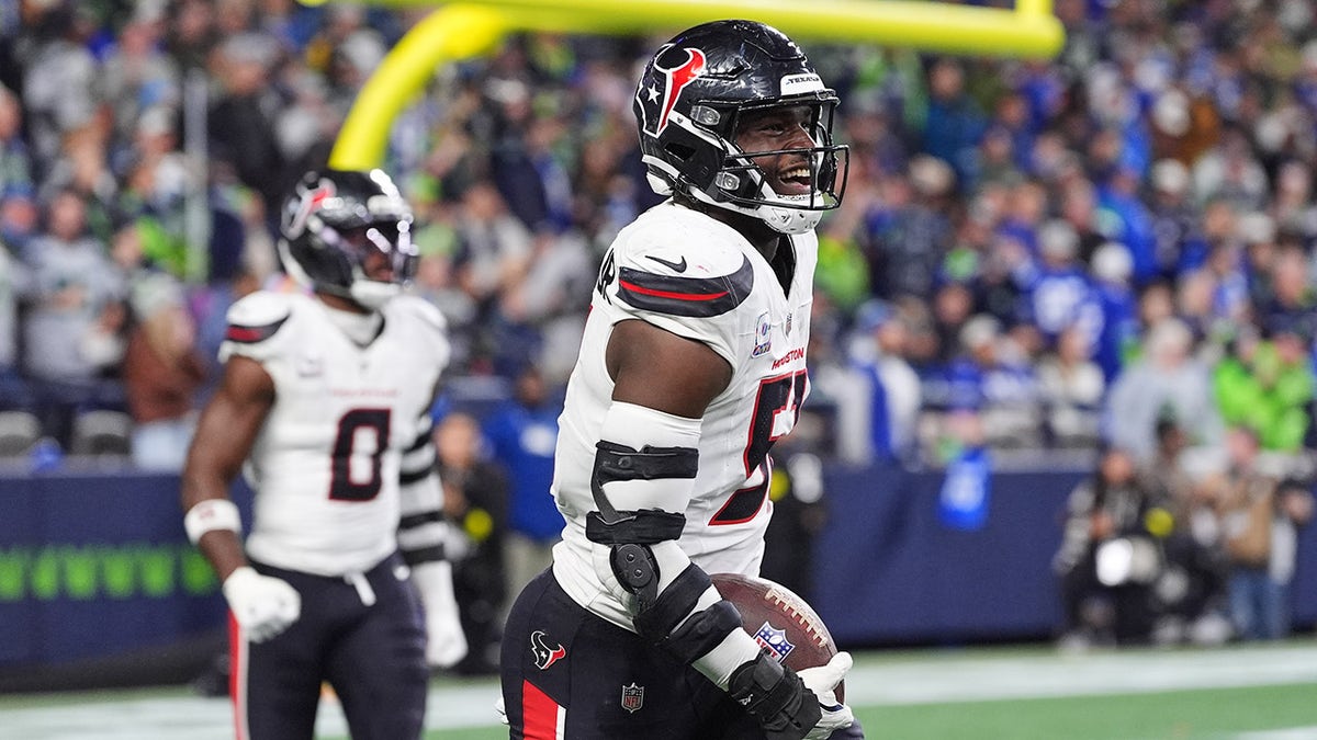 Will Anderson Jr. merayakan golnya