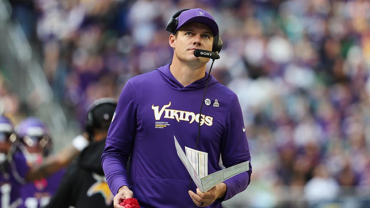 Kevin O'Connell looks dejected on the sidelines