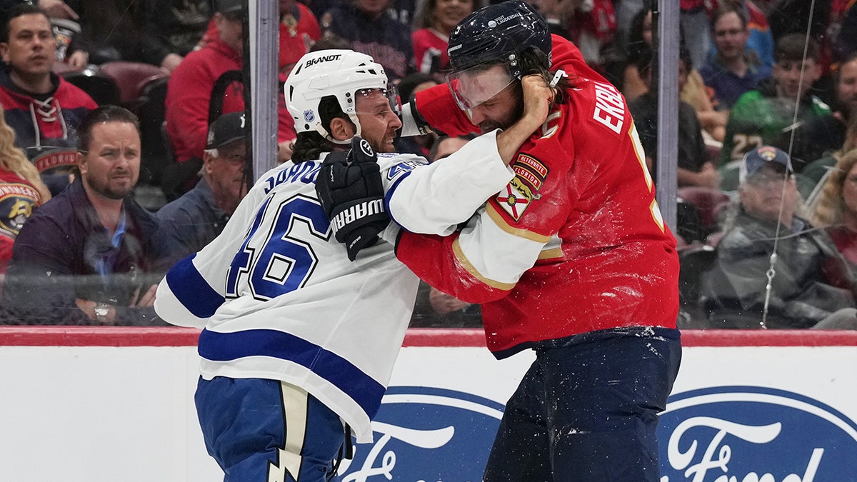 Scott Saborin fights Aaron Ezlaad