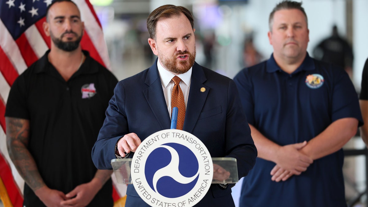 Air traffic controllers issue desperate plea as families struggle without paychecks  at george magazine