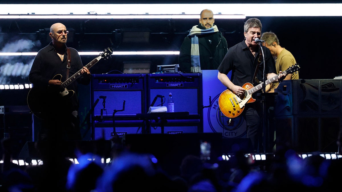 Noel Gallagher and Paul