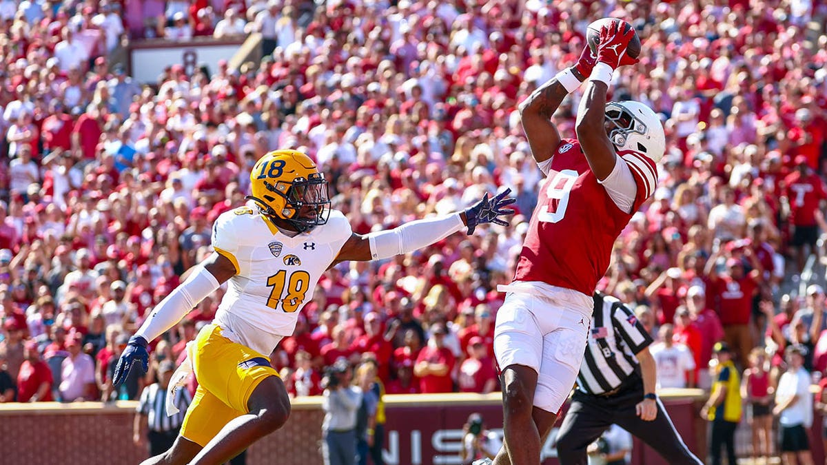 Keontez Lewis catches the football