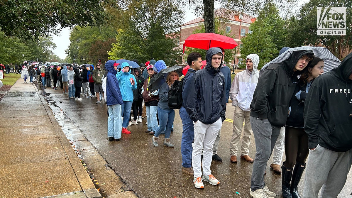 Huge turnout for Ole Miss TPUSA event featuring VP Vance, Erika Kirk