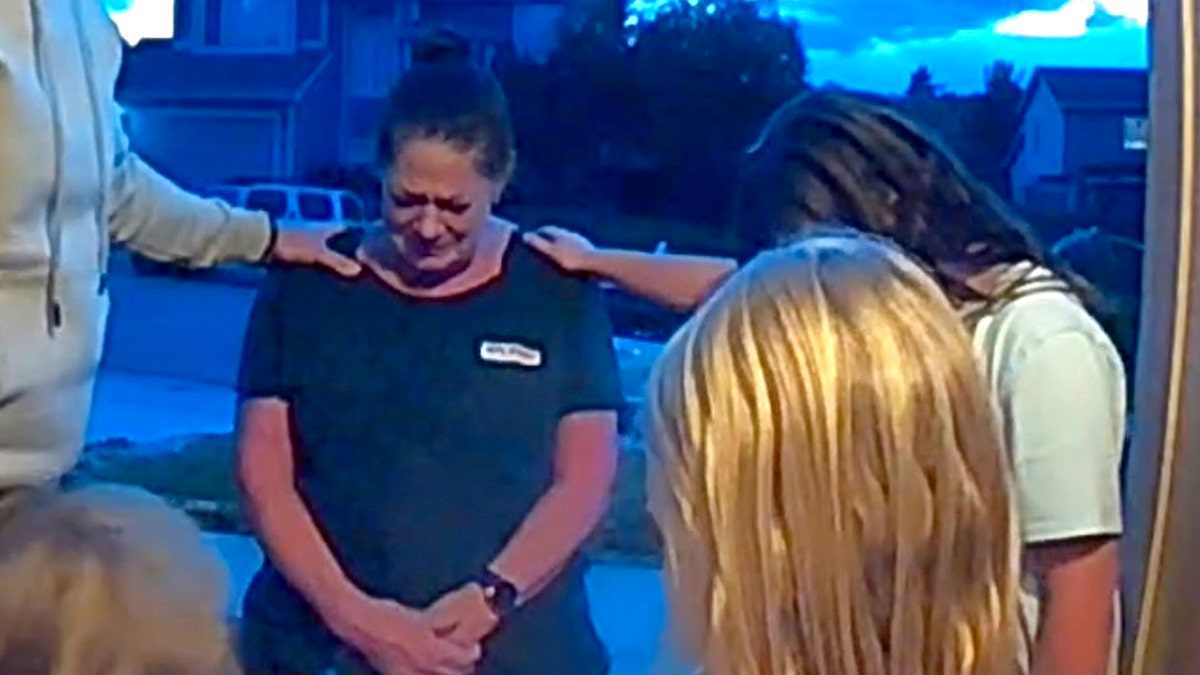 Pastor prays for pizza driver who delivered wrong order, sparking viral fundraiser