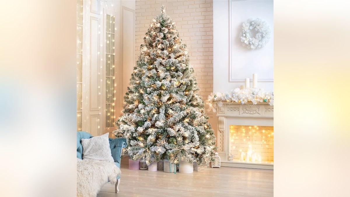 This tree is easy to assemble and looks fantastic.