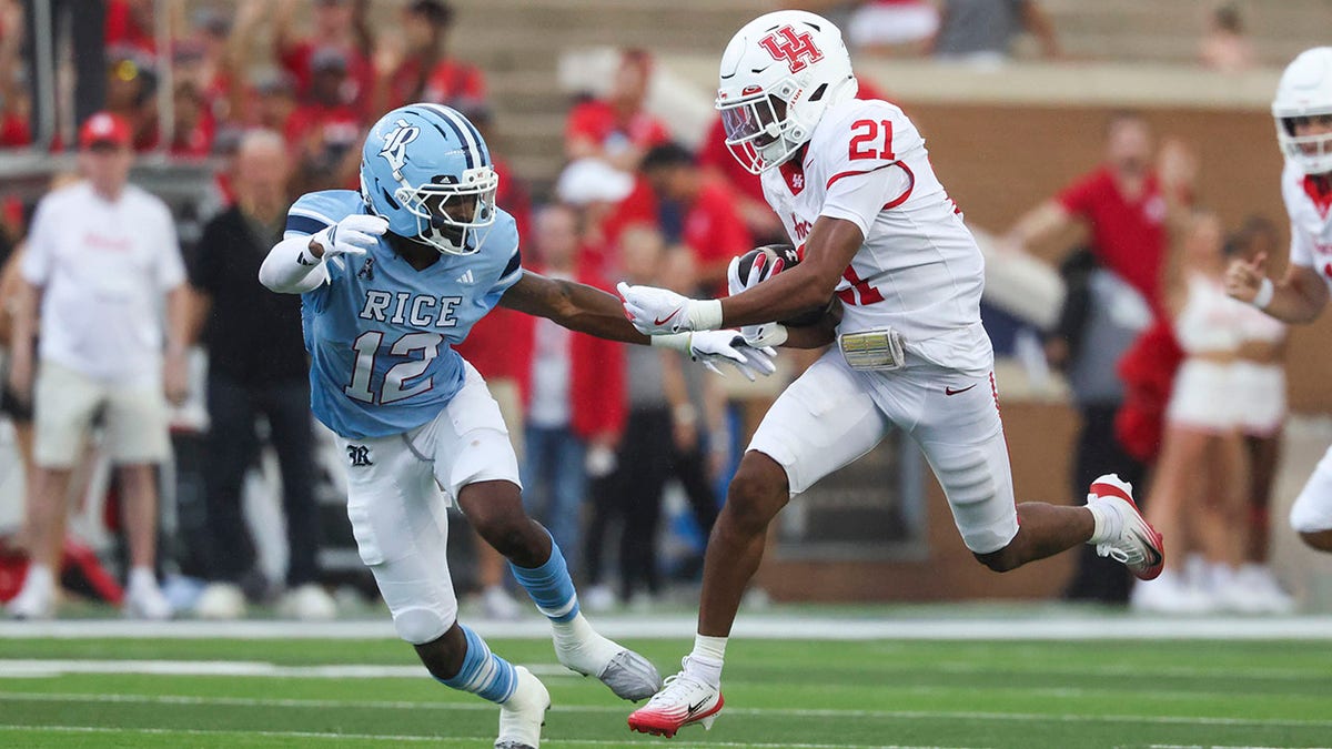 Khary Crump tries to make a tackle