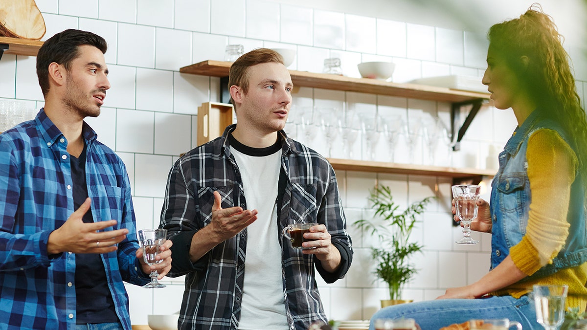 Roommate's loud smoothie prep at dawn ignites viral debate over noise etiquette  at george magazine