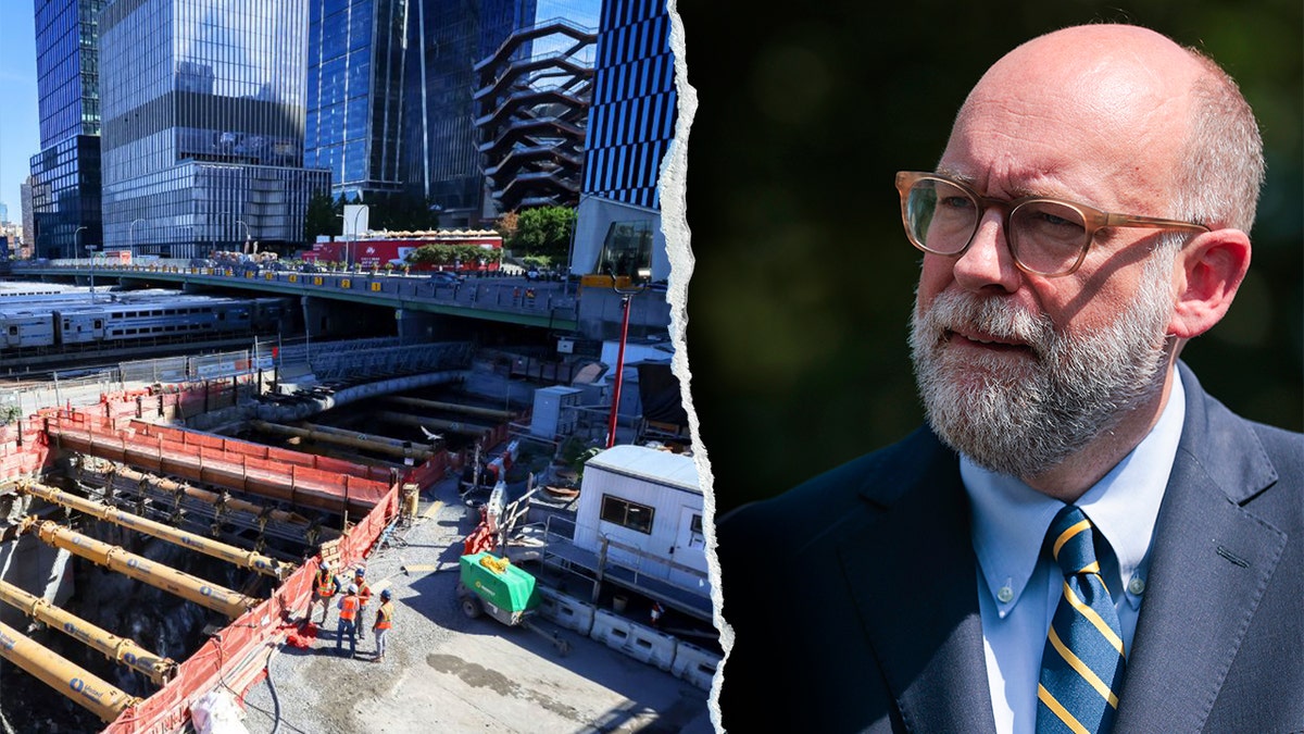 Russell Vought afuera de la Casa Blanca junto a la foto del sitio de construcción del túnel Hudson en Nueva York.