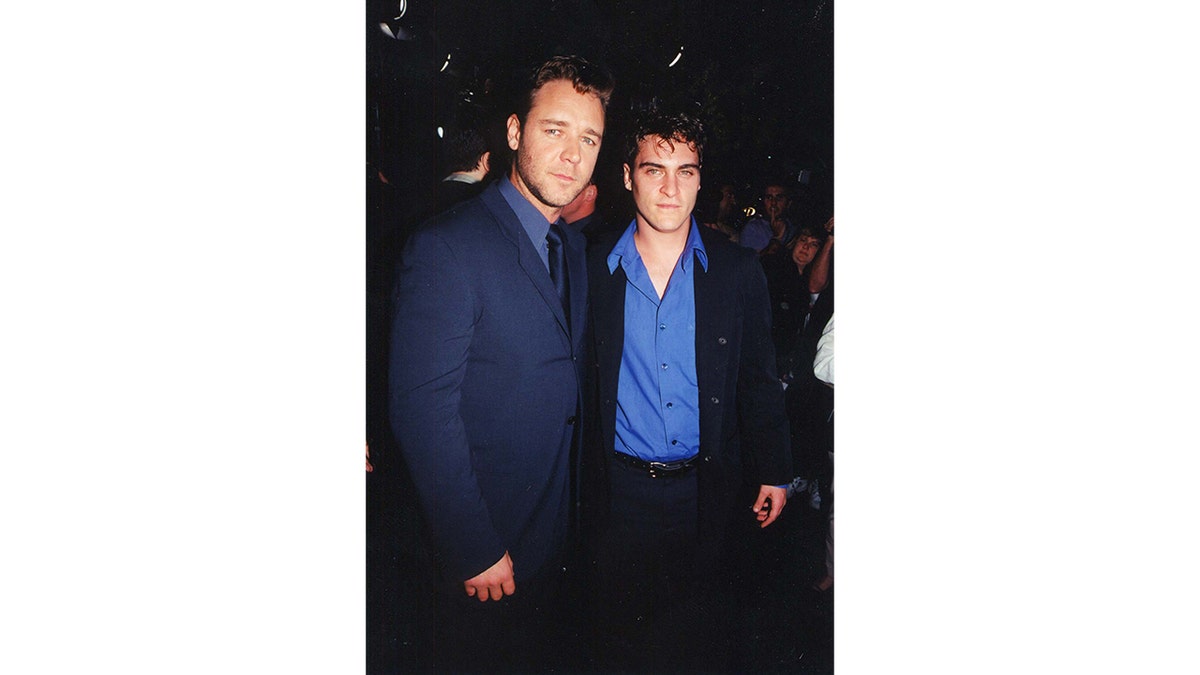 Russell Crowe and Joaquin Phoenix stand together at the Gladiator premiere