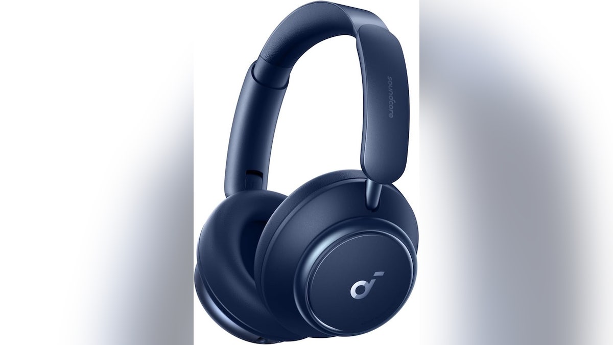 These noise canceling headphones block out the noise wherever you are.