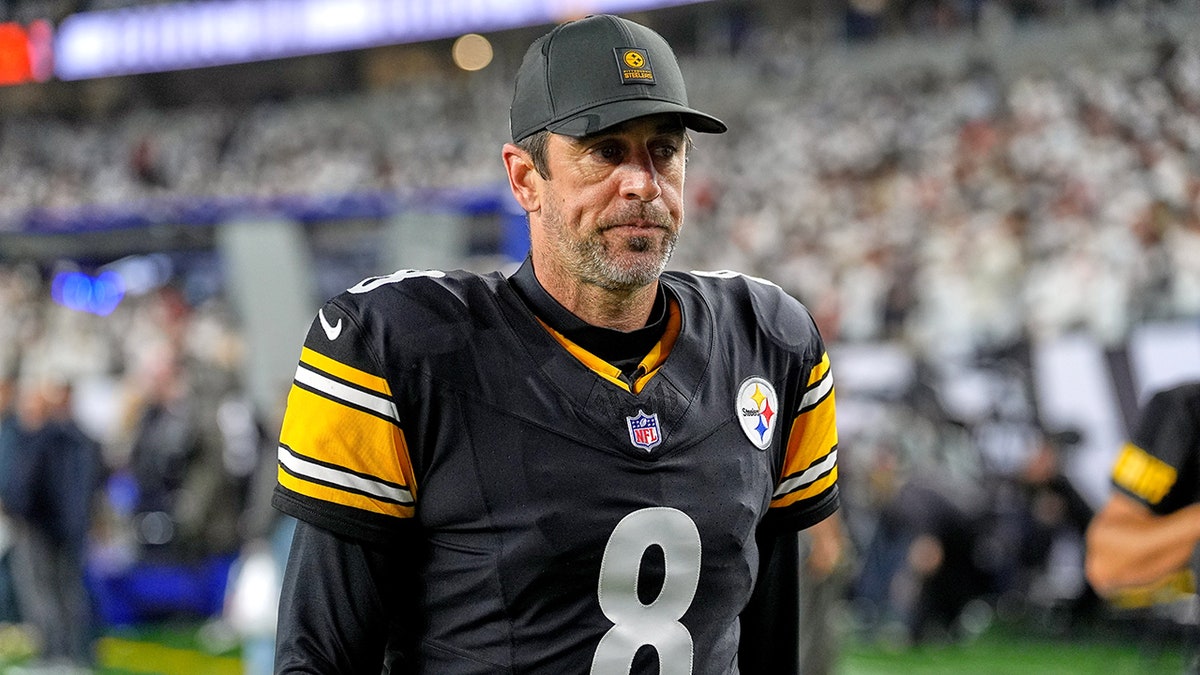 Aaron Rodgers walks off