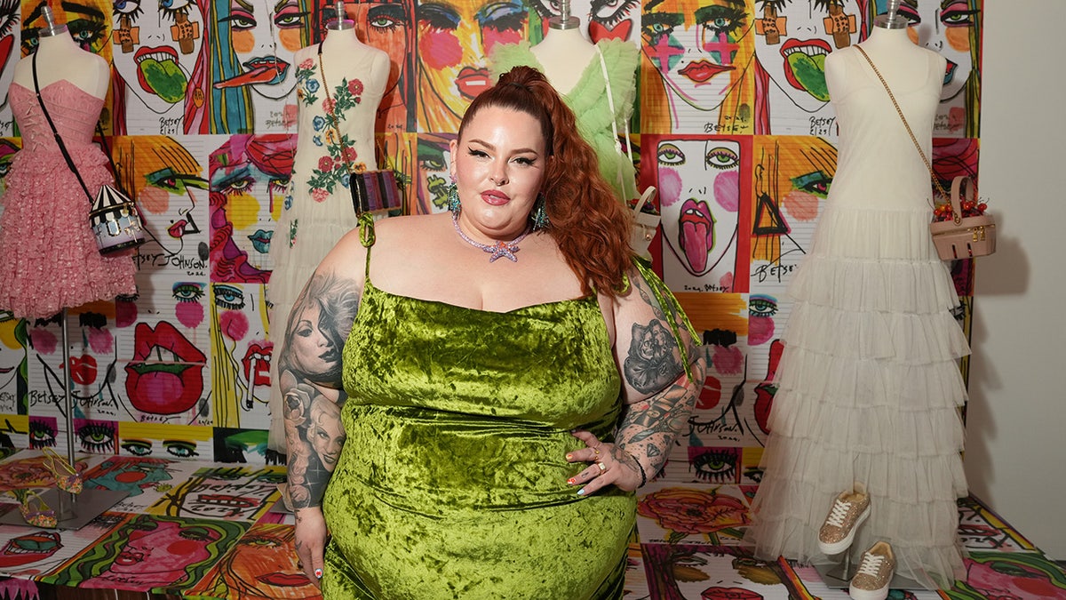 Tess Holliday in a velvet green dress