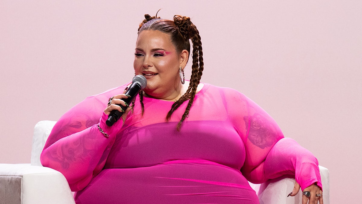Tess Holliday in a pink dress
