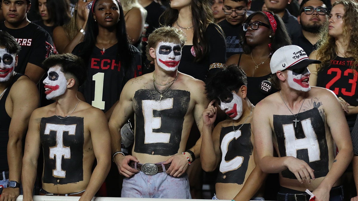 Fãs da Texas Tech sem camisa