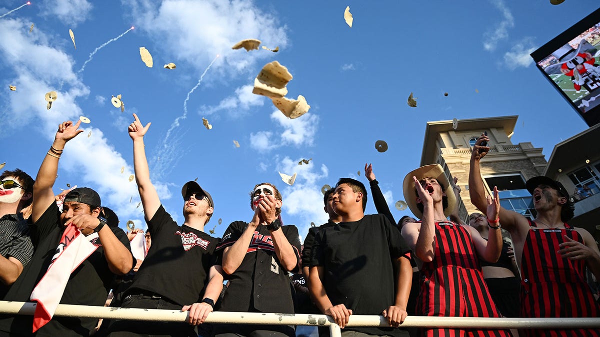 Texas Tech fans throw tortillas