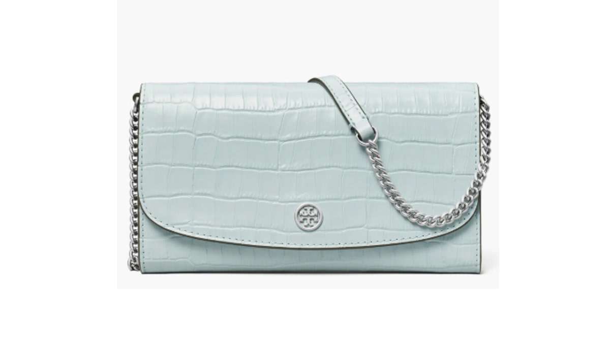 Wear this sleek clutch day or night.