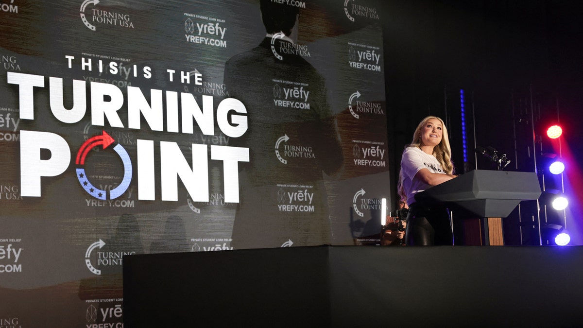 埃里卡·柯克 (Erika Kirk) 在 Ole Miss TPUSA 活動上發表講話