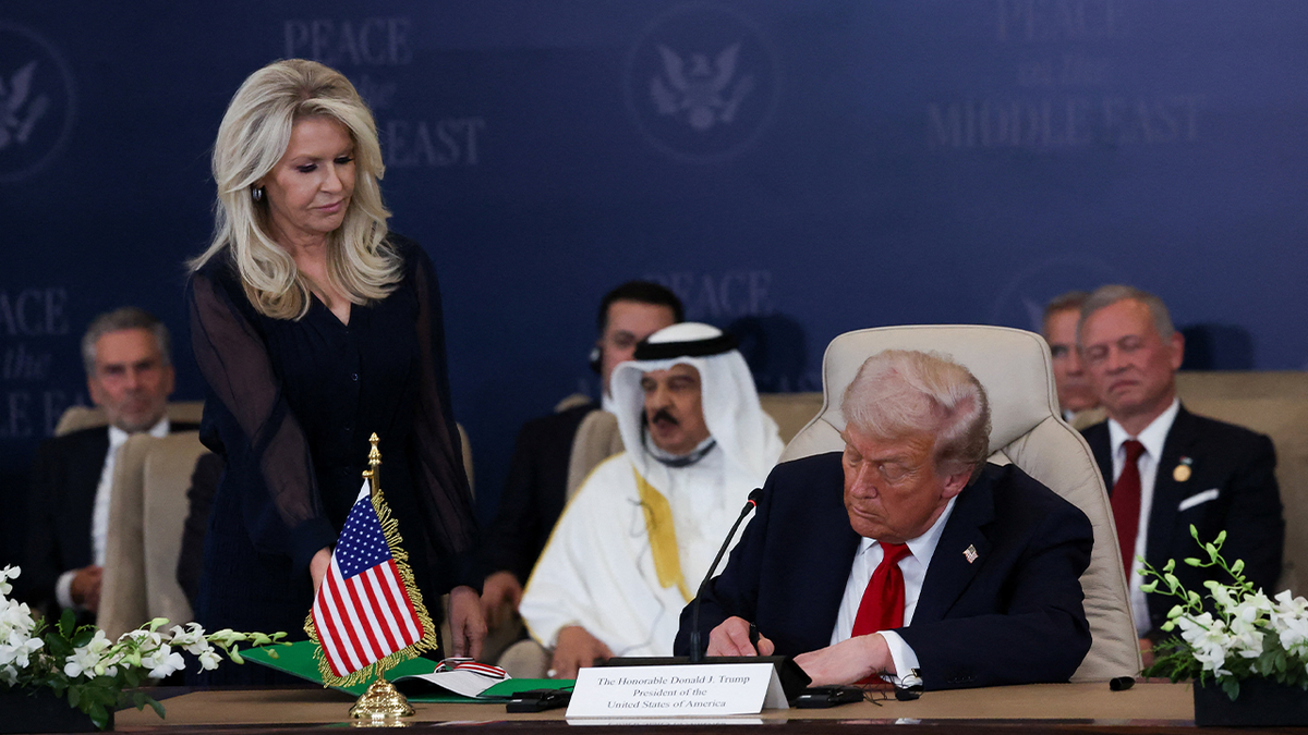 trump signing peace deal for gaza war