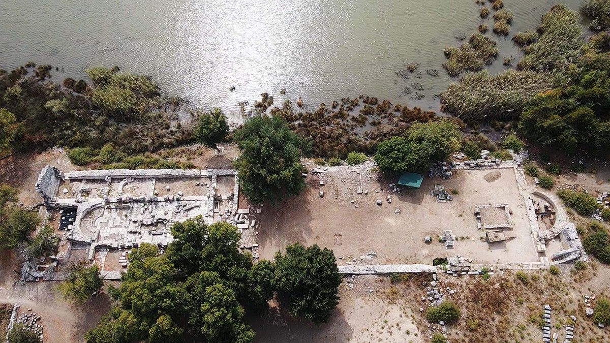 Archaeologists find Roman hospital-turned-Christian sanctuary in Turkey excavation 3 Aerial of ancient building in Kaunos near body of water