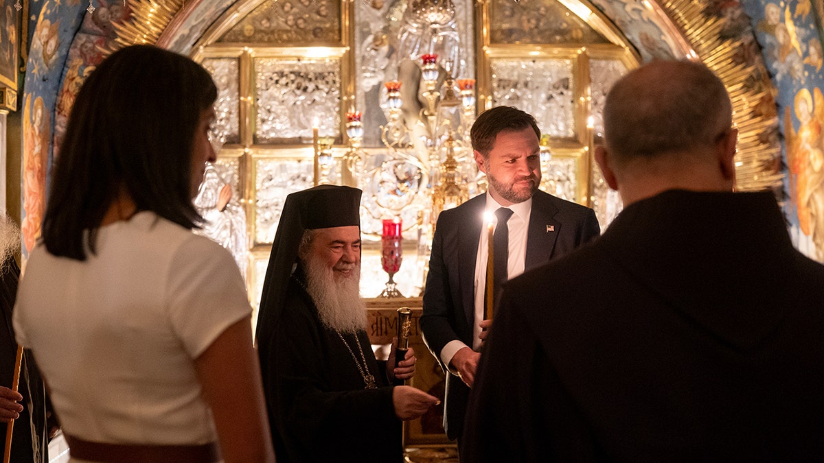 El vicepresidente JD Vance recorre la Iglesia del Santo Sepulcro