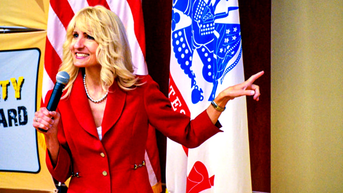 Dr. Wendy Patrick speaking to a crowd.