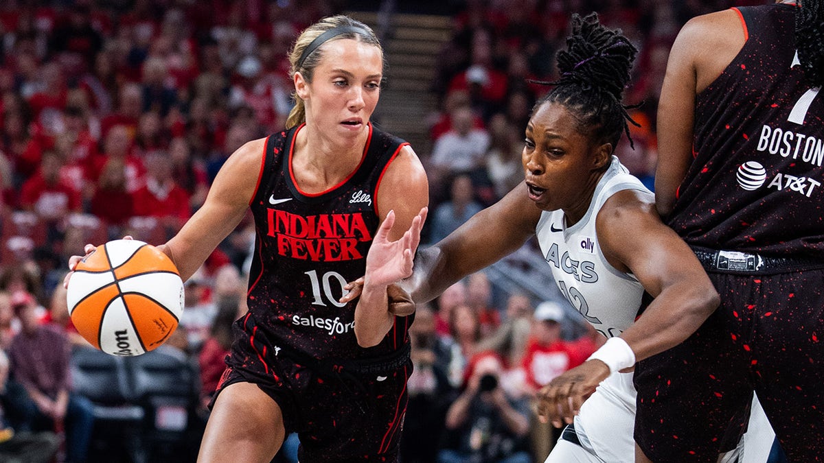 Lexie Hull drives to the basket