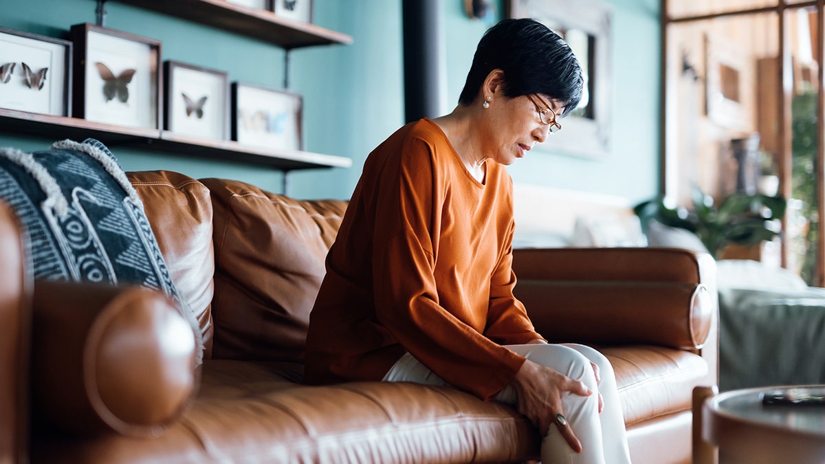 Experimental treatment eases knee arthritis pain without surgery or pills  at george magazine