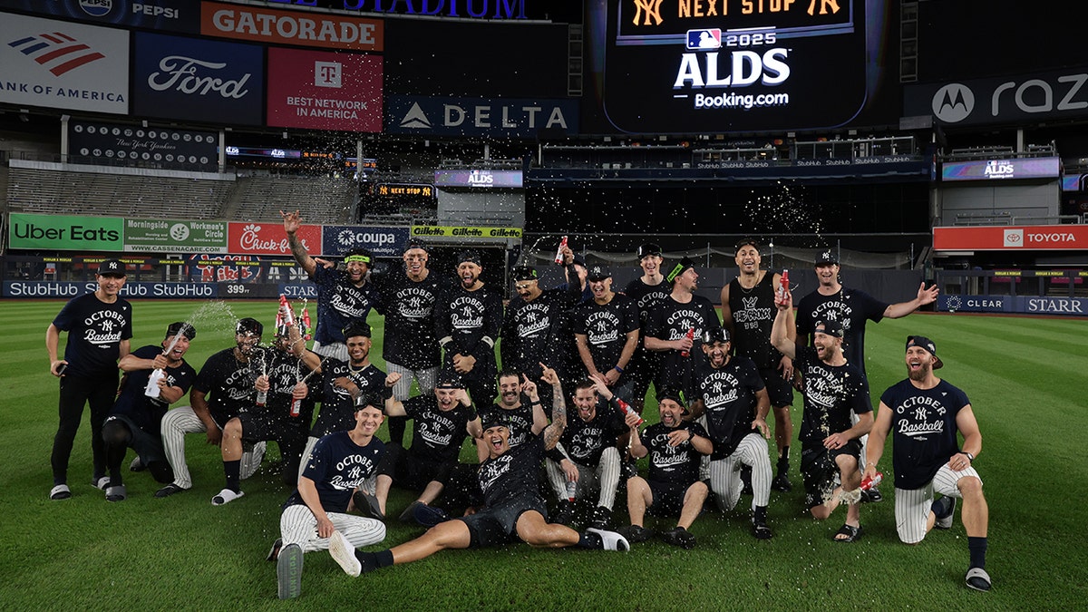 Yankees celebrate wild card win