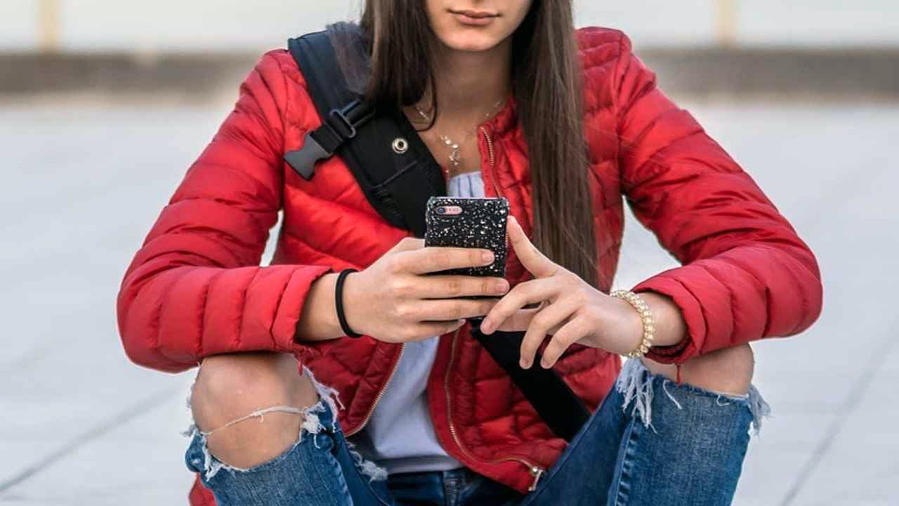 Teens seeking emotional support from artificial intelligence, alarming new study finds