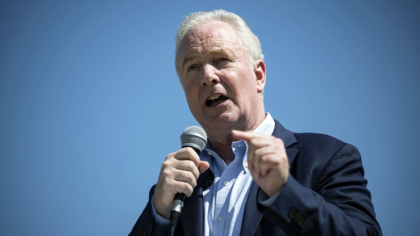 Van Hollen berpendapat Netanyahu menemukan Trump cukup bodoh untuk menyeretnya ke perang Iran